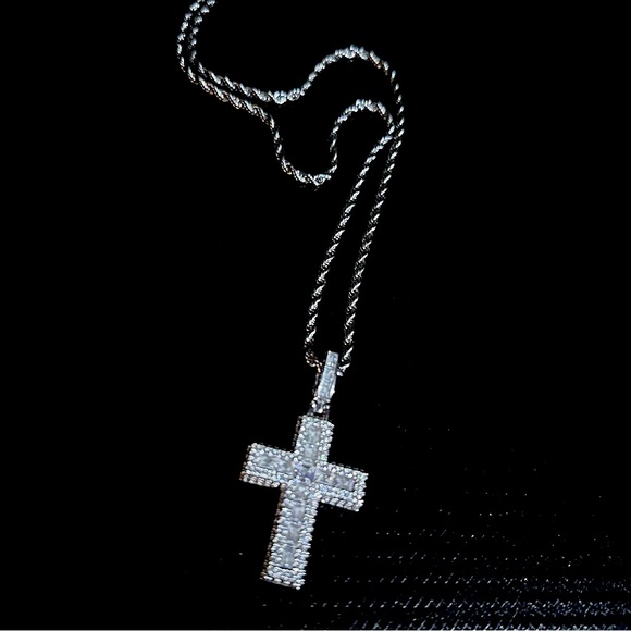 Cernucci Baguette Cross Pendant Necklace, White Gold, 24IN Chain - Picture 3 of 3